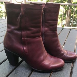 Beautiful supportive Merlot Ecco leather boot